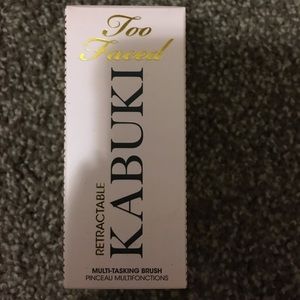 Traveled too faced brush